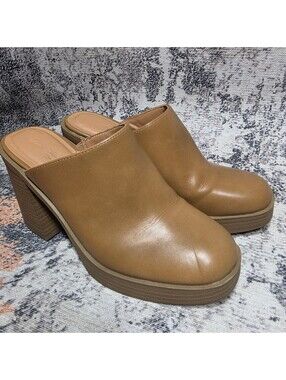 Wmn's 8 - Universal Thread tan platform mule clogs